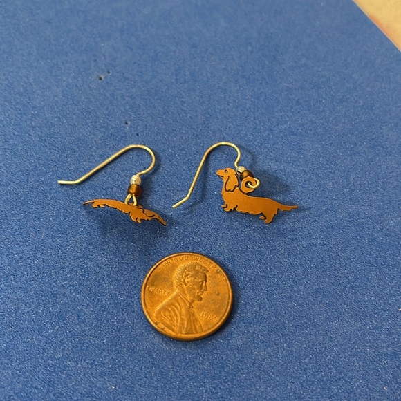 Dachshund Dangle Earrings 🌺 - Picture 2 of 2